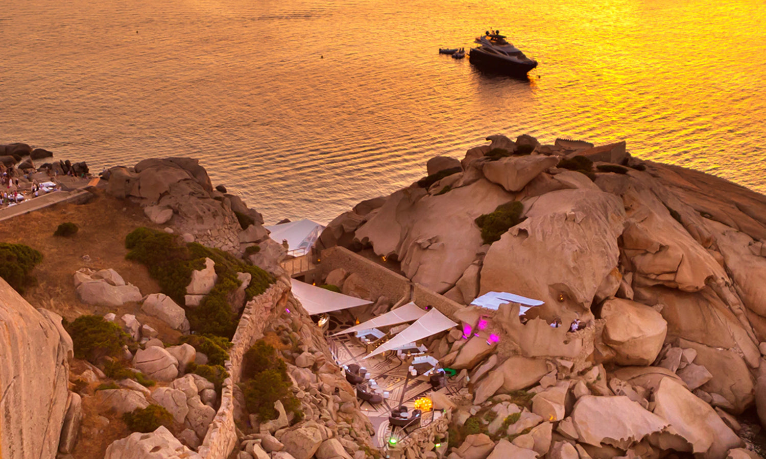 Design and Architecture of Phi Beach: Summer Elegance in Baja Sardinia